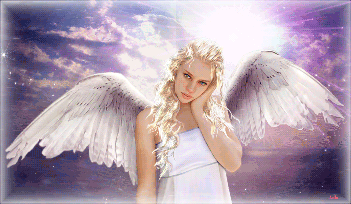 Девушка ангел с белыми крыльями