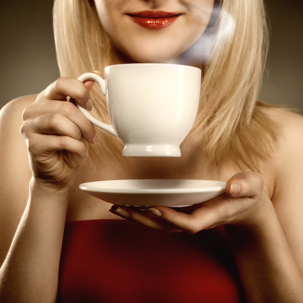 Девушка, блондинка, чашка кофе