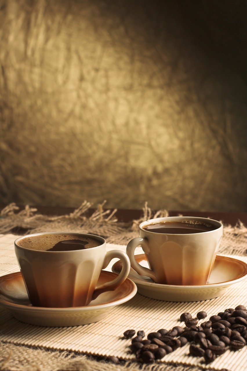 Две чашки с кофе