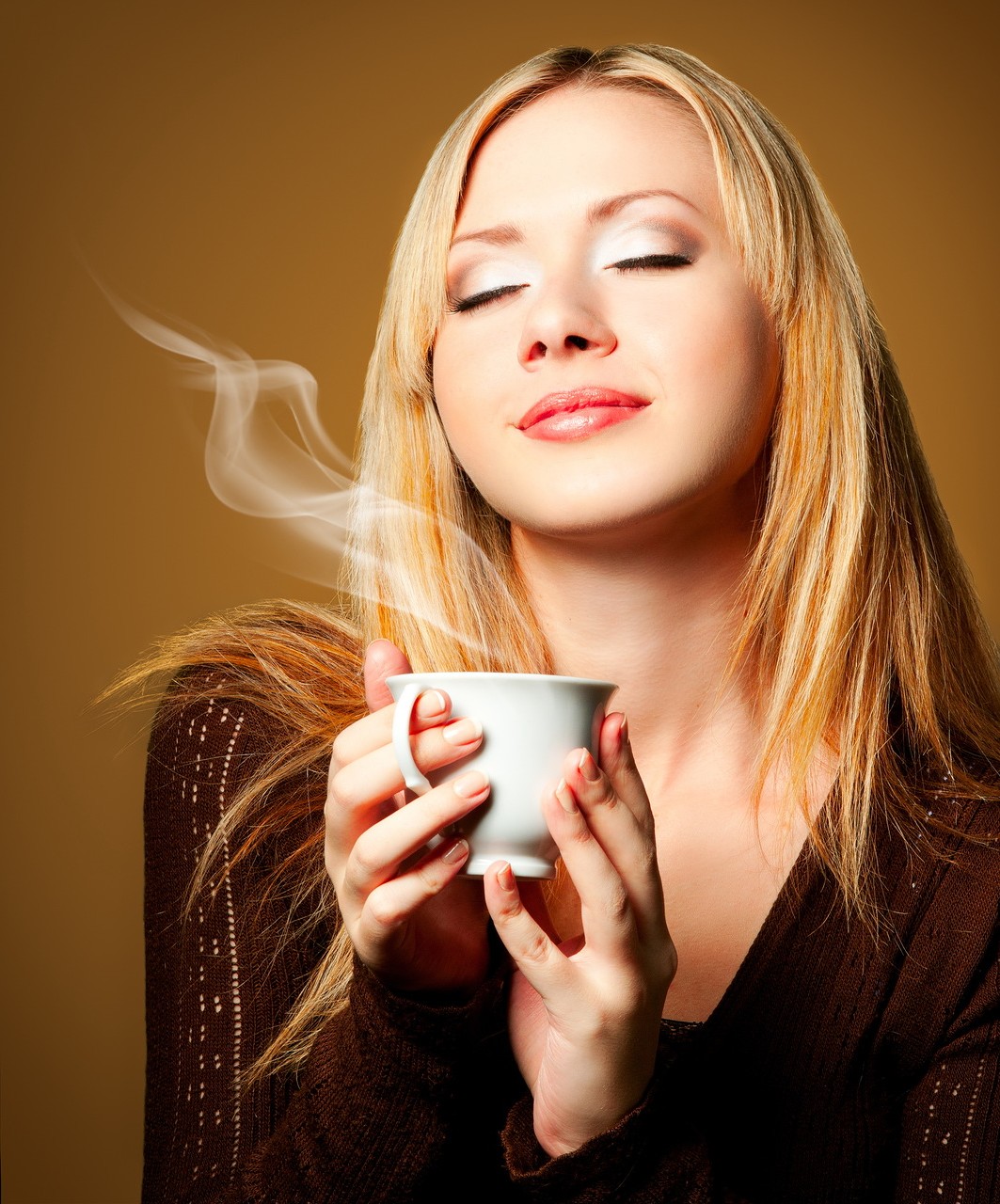 Фото девушка с чашкой кофе