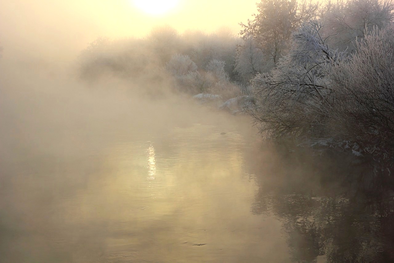 Туман над зимней рекой