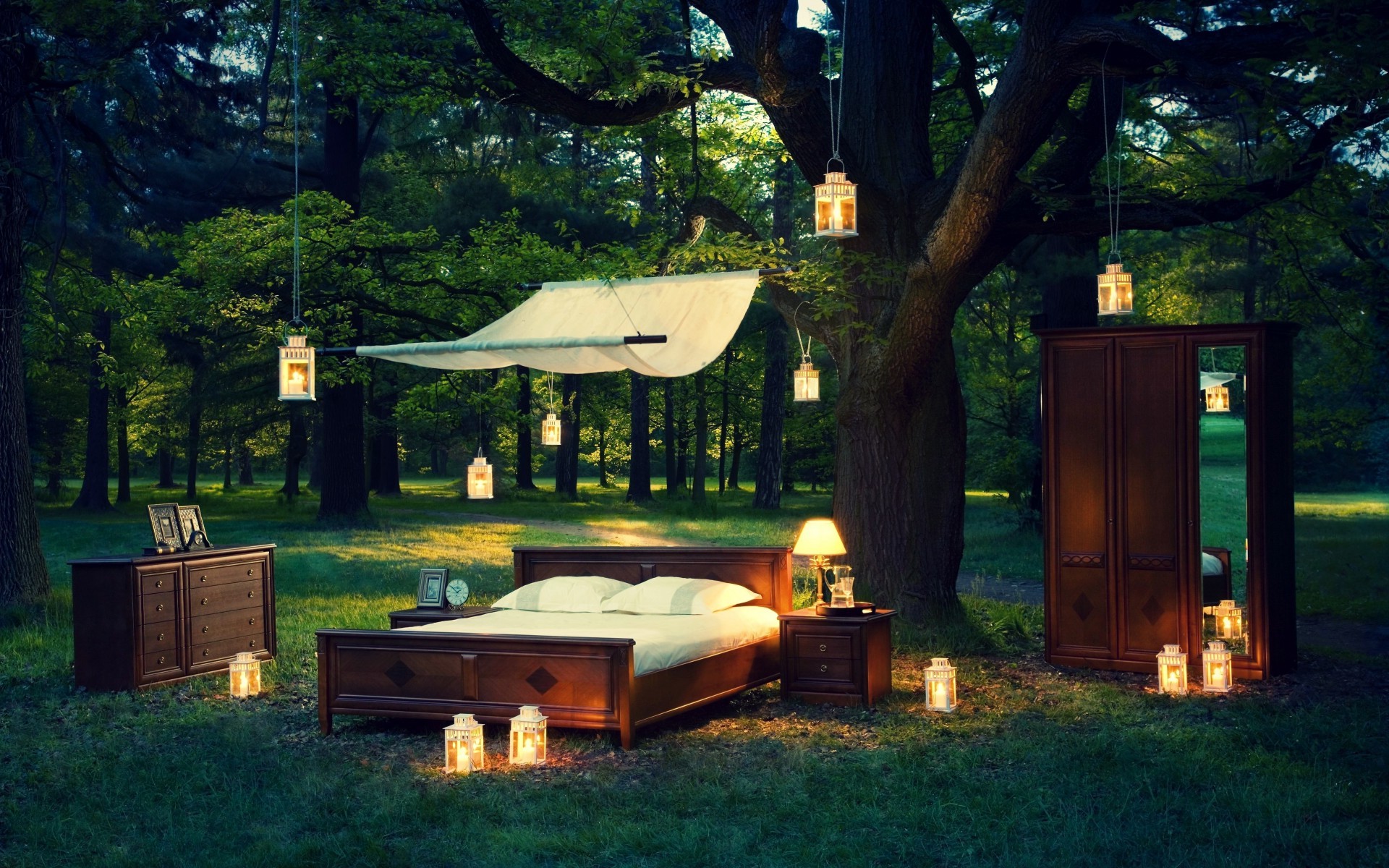 Ночные фонарики, мебель, лес