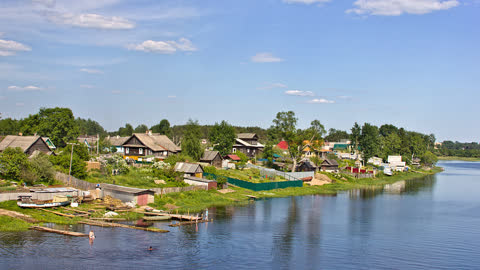 Фото русская деревня, река, домики