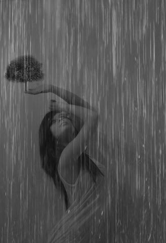 Девушка под дождем, креатив