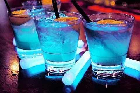 Фотография неон, синий, напитки, стаканы