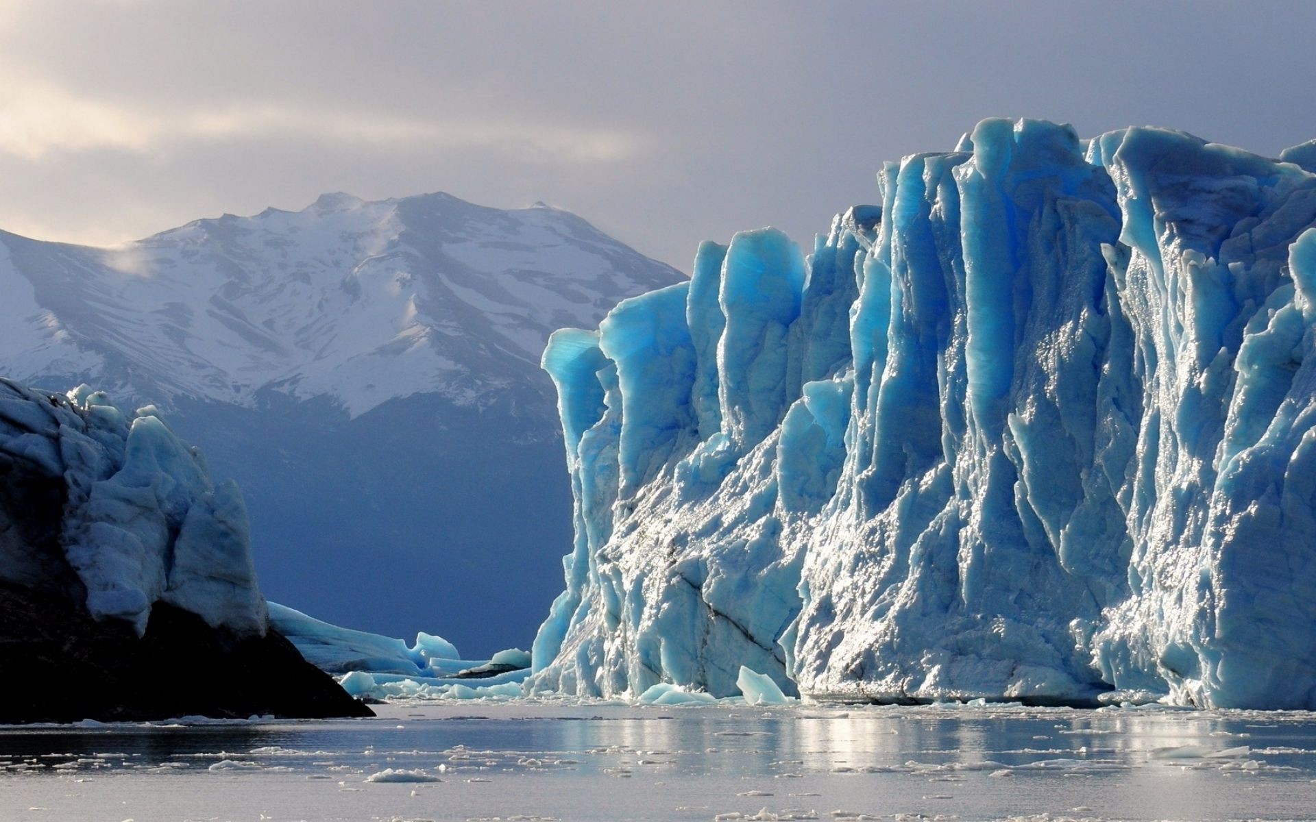 Ледники, красивый айсберг